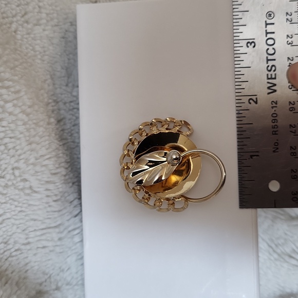 Gold Tone Leaf Brooch! - Picture 8 of 9